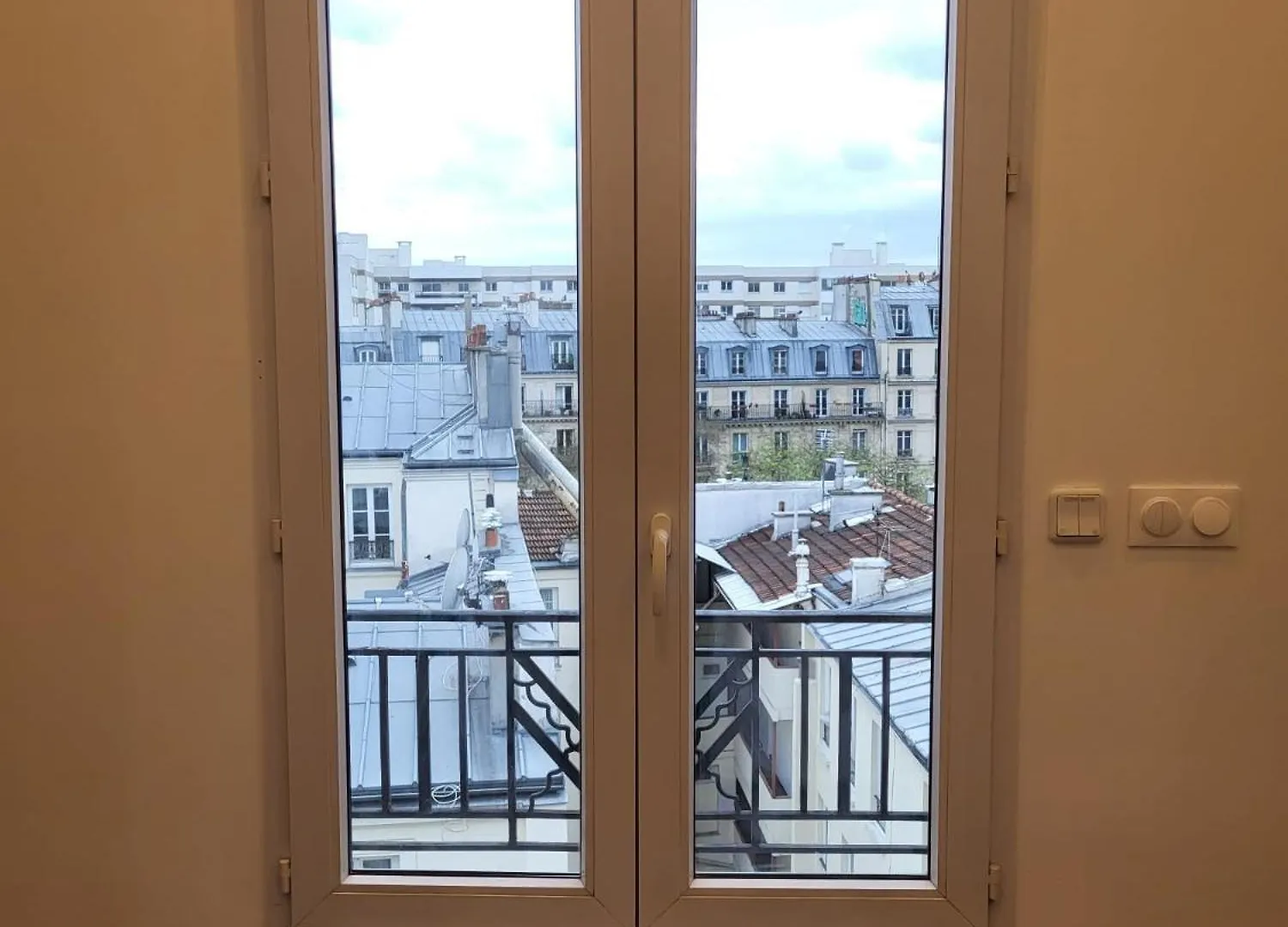 Charmant Studio Menilmontant Daire Paris